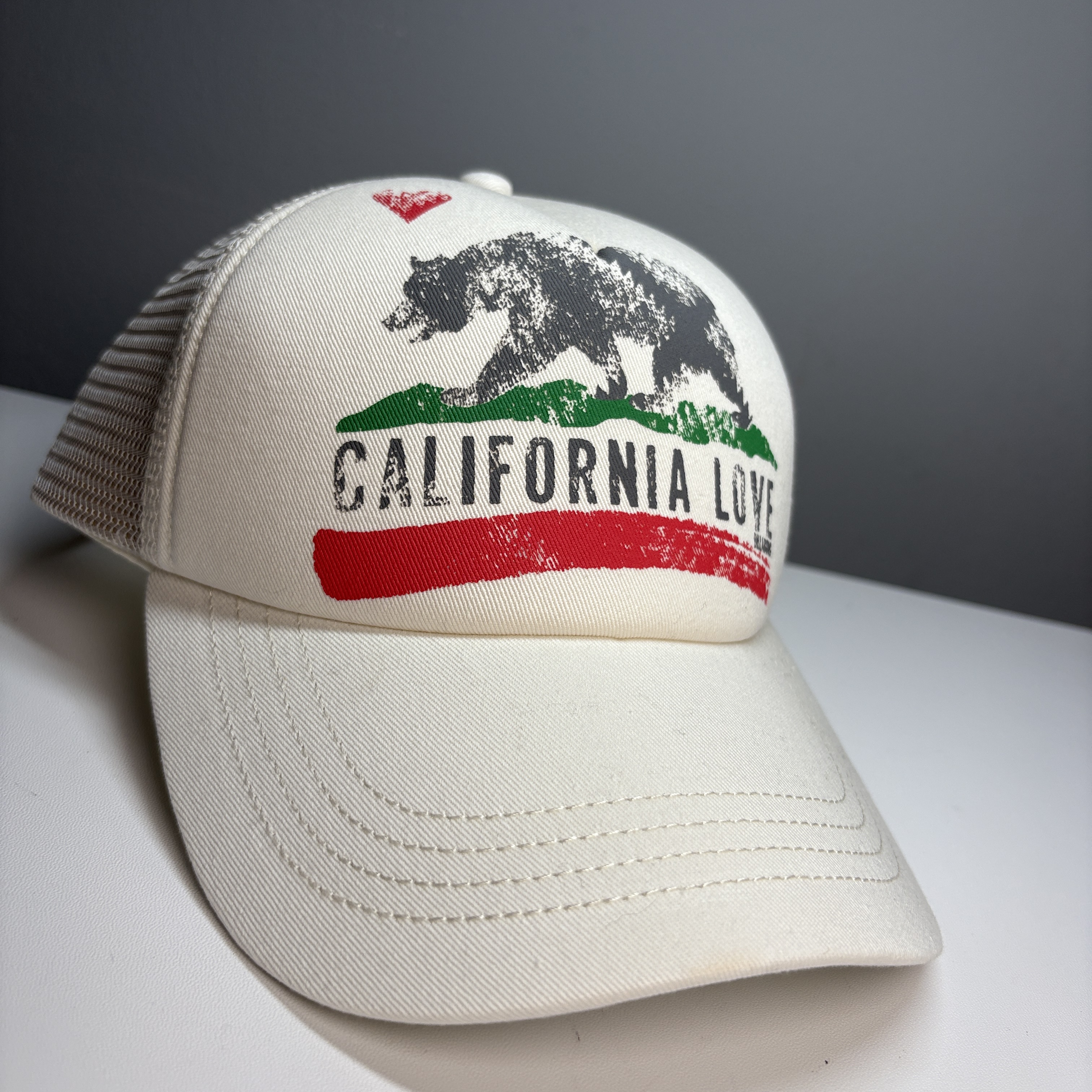 NWT Billabong Womens Trucker Hat California Love Bear Mesh Back Adjustable