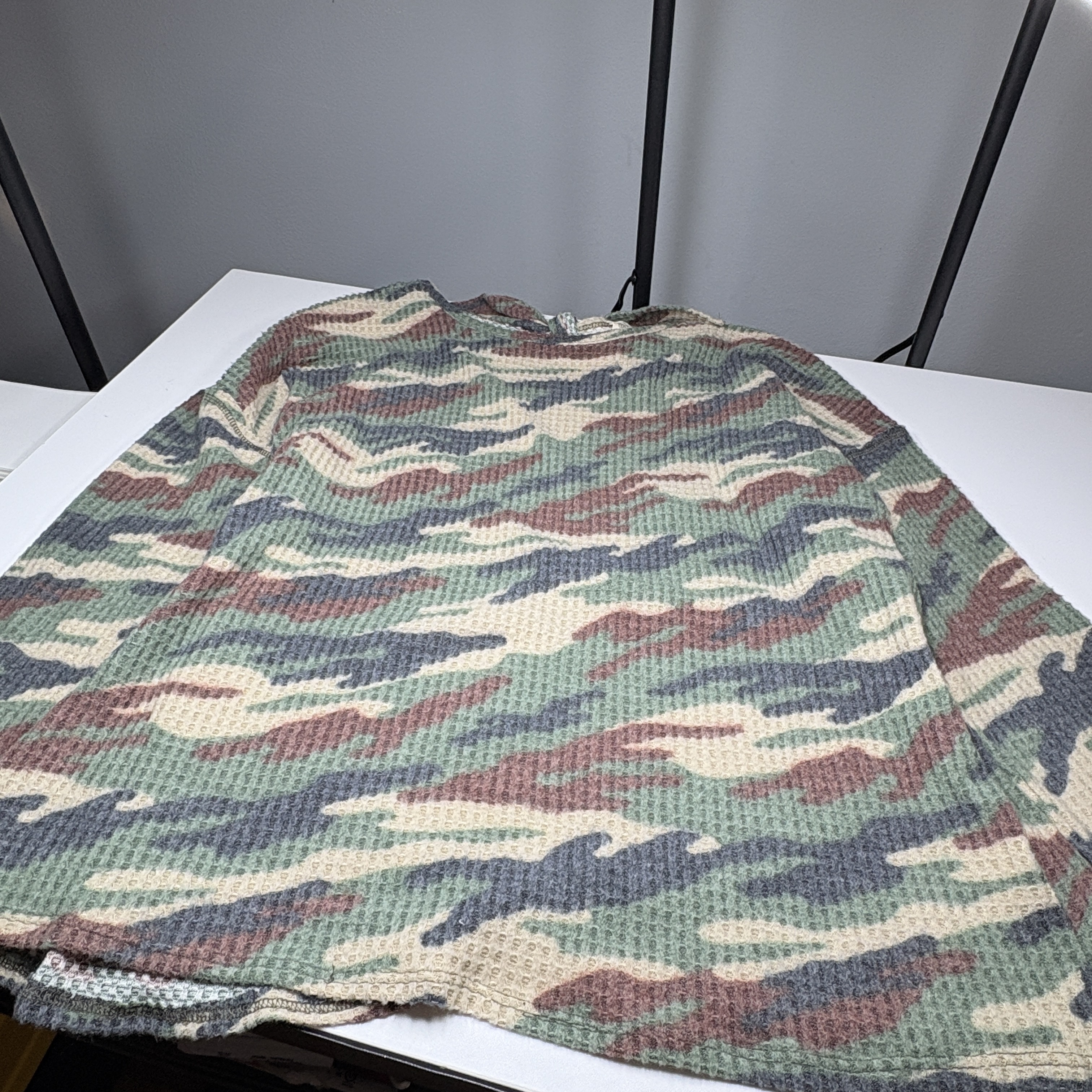 NWT Peach Love Womens Large Camouflage Waffle Knit Lightweight Cutaway Back Top