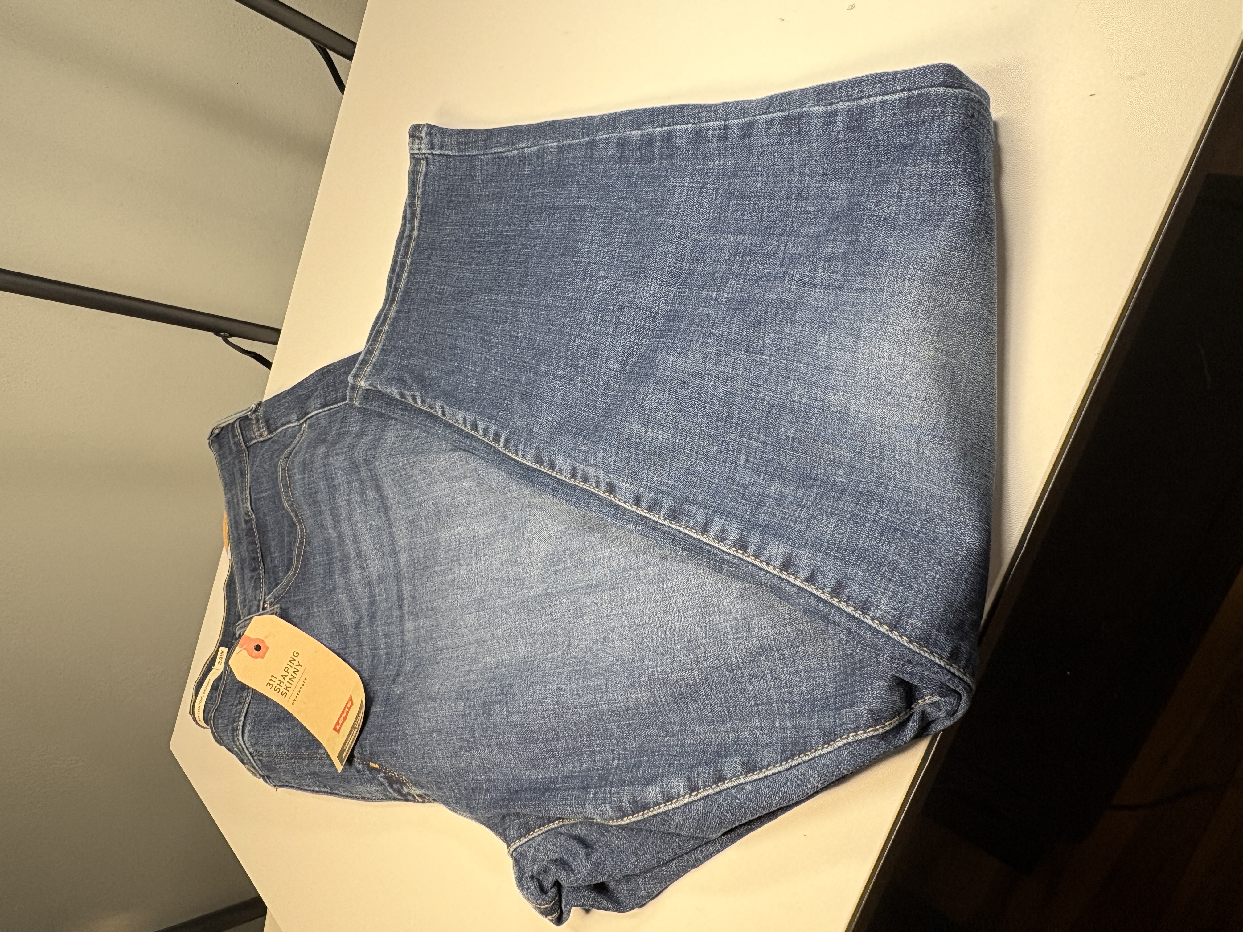 Levi’s 311 Shaping Skinny Jeans 👖 Light wash Flattering fit Brand new with tags