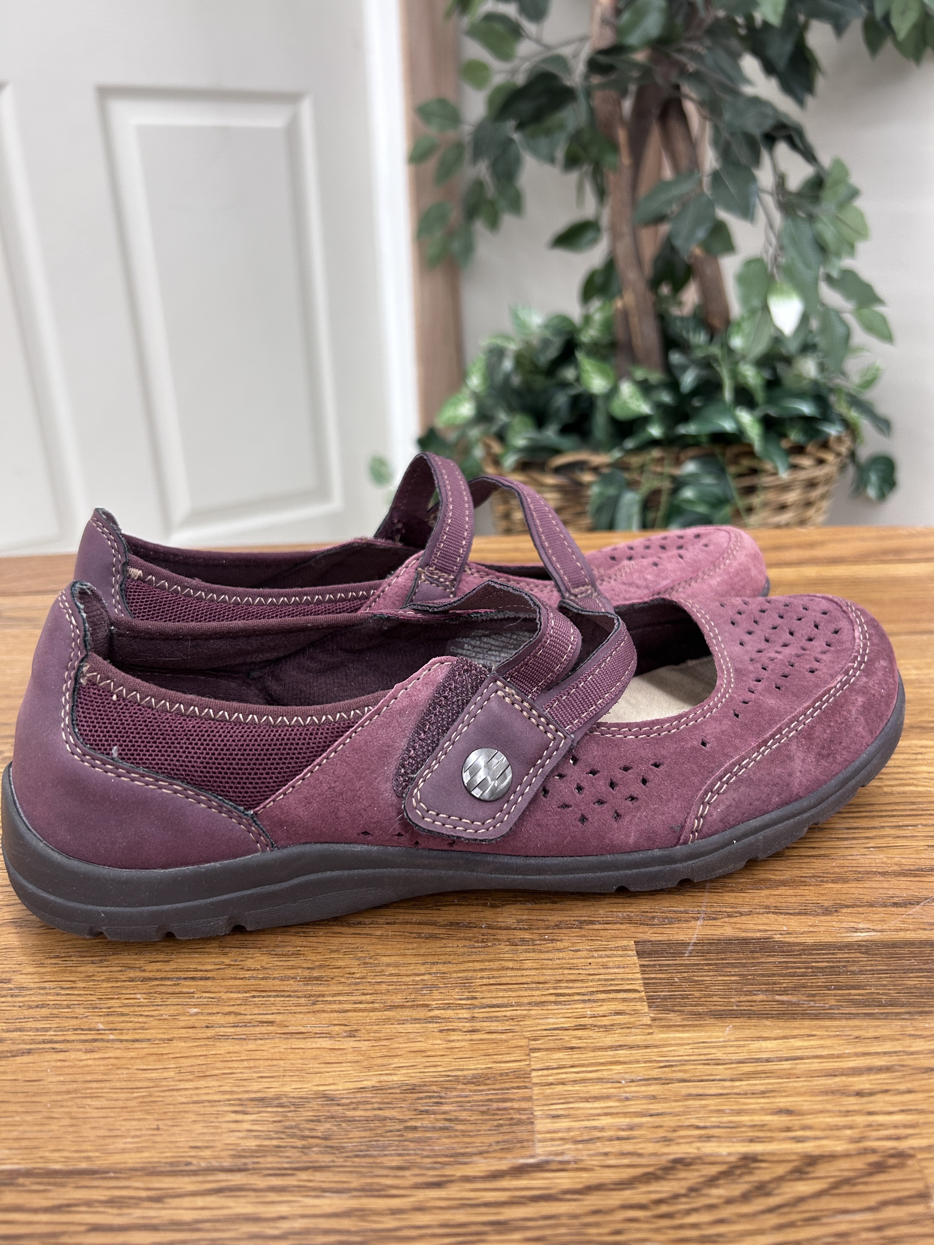 EARTH SPIRIT Gelron Cushion Burgundy Flats