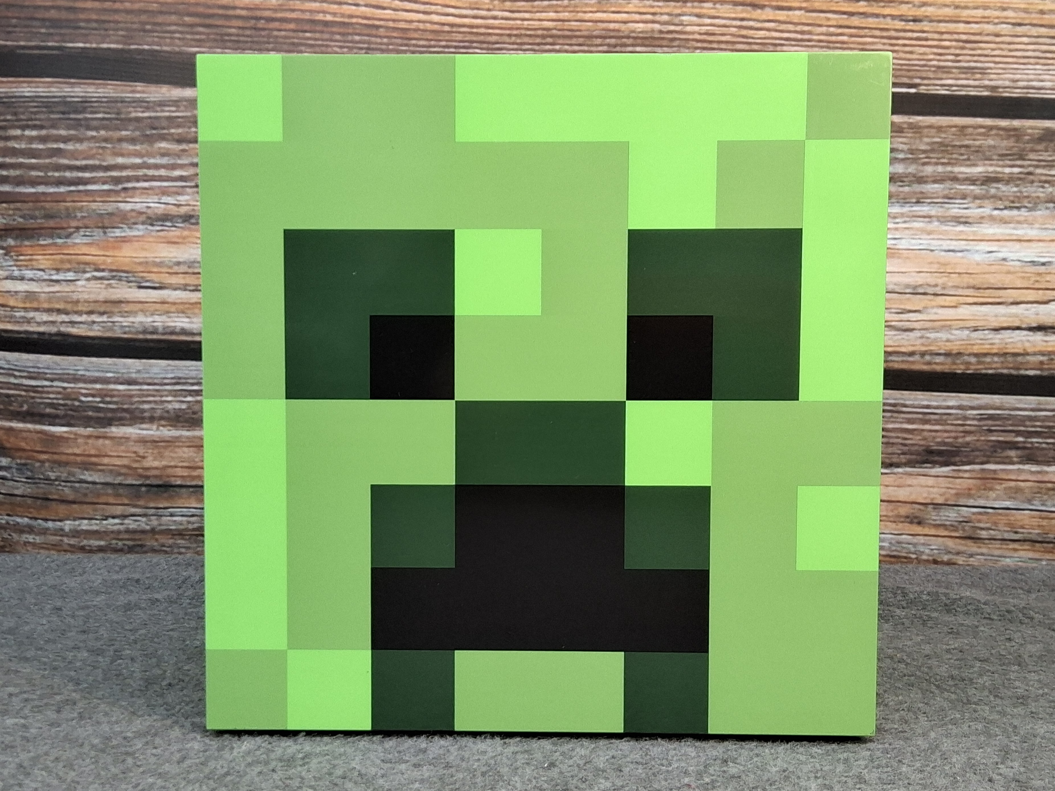 Minecraft Creeper Mini Fridge by Ukonic – 7L Thermoelectric Cooler