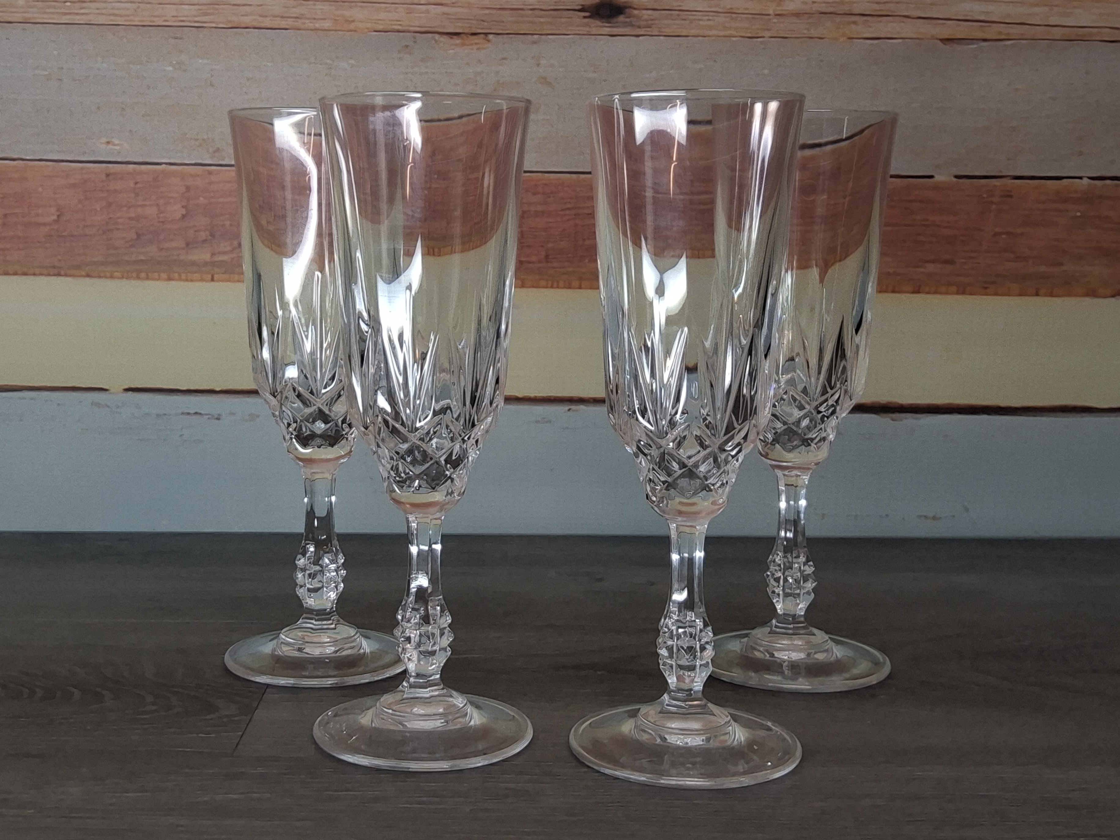 Set of 4 Crystal Cut Champagne Flutes 7½"
