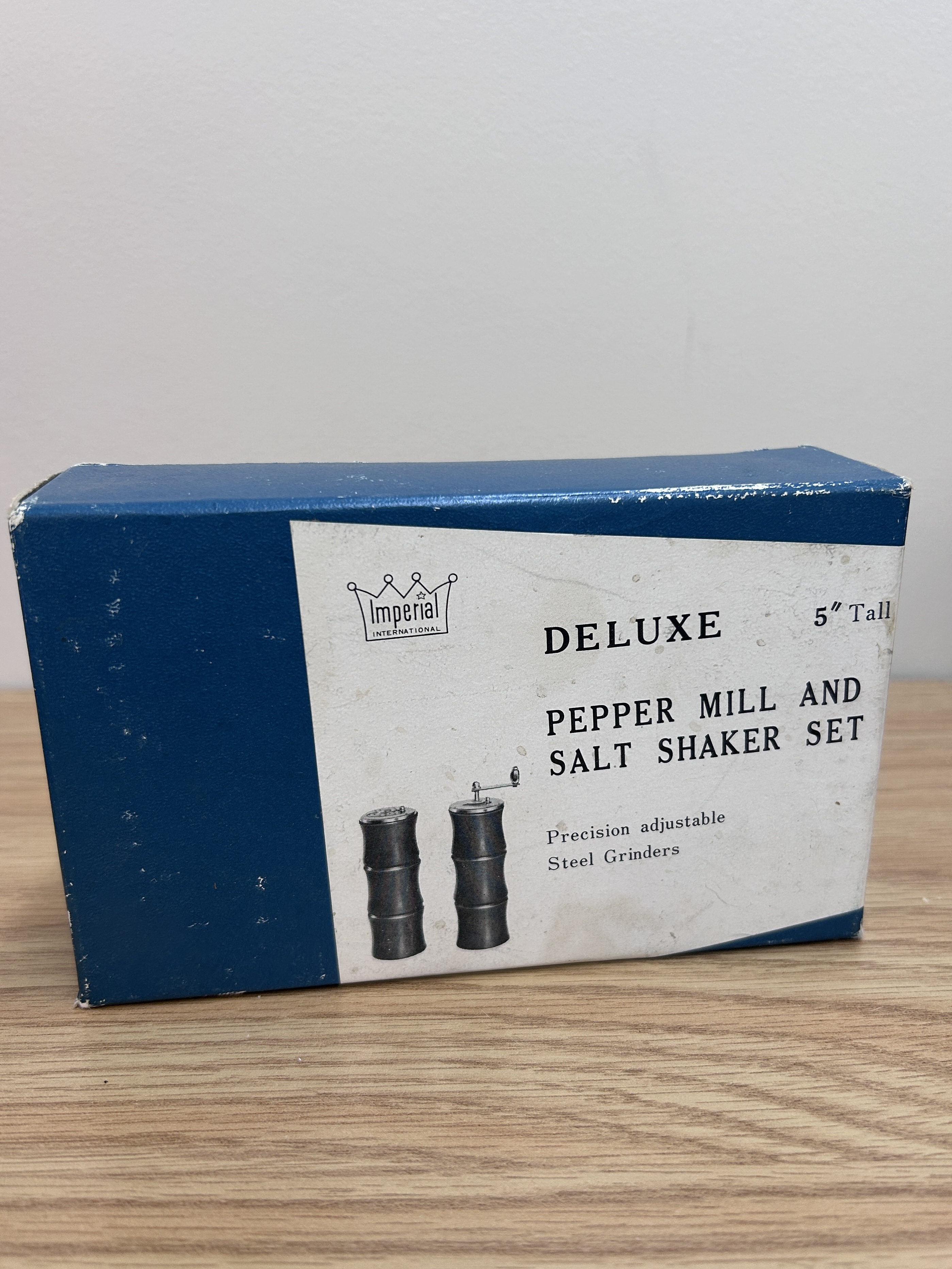 Modern Salt & Pepper Shaker
