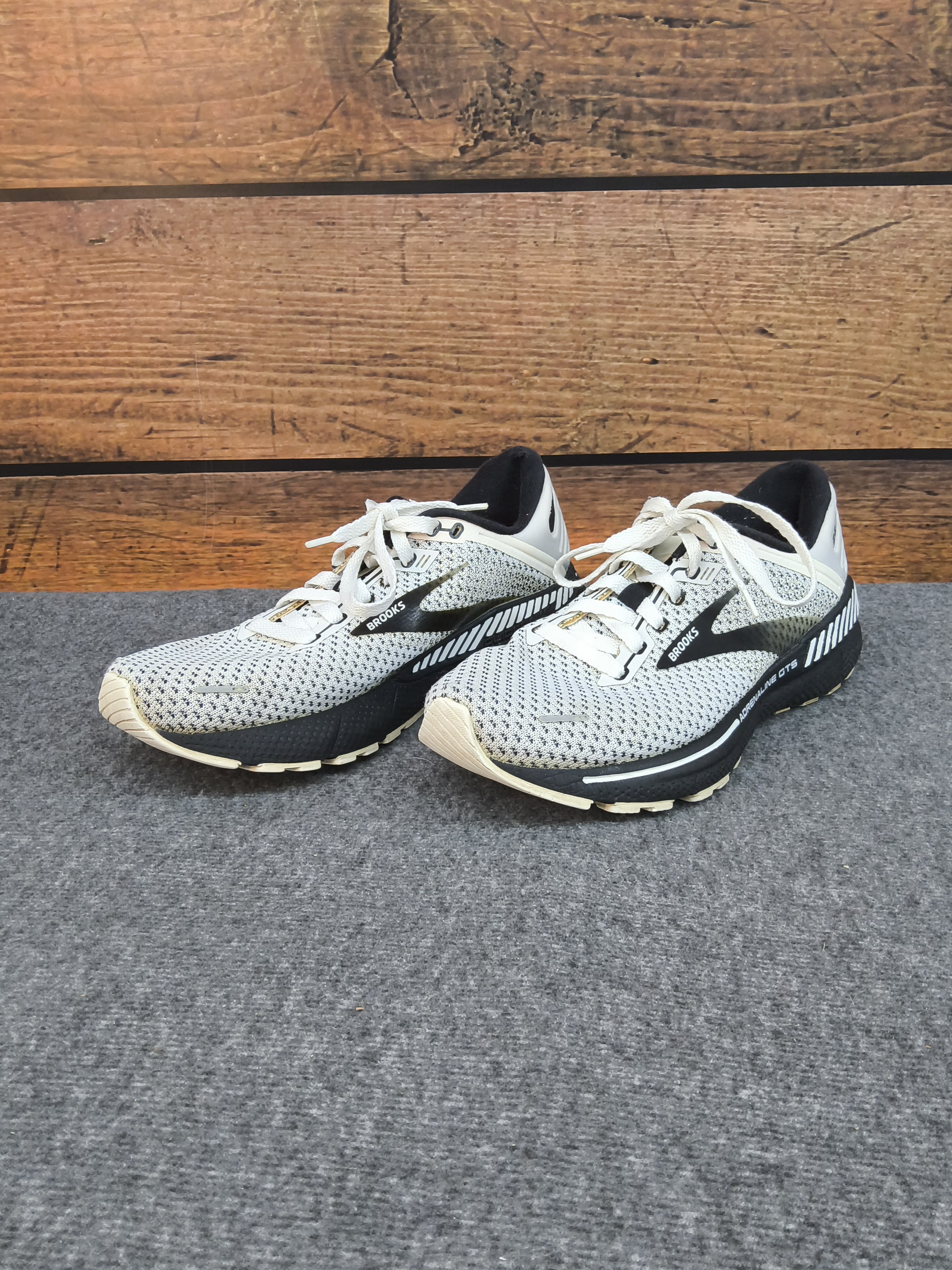 Brooks Men's Adrenaline GTS 22 Supportive Womens Running Shoe, Size: 9