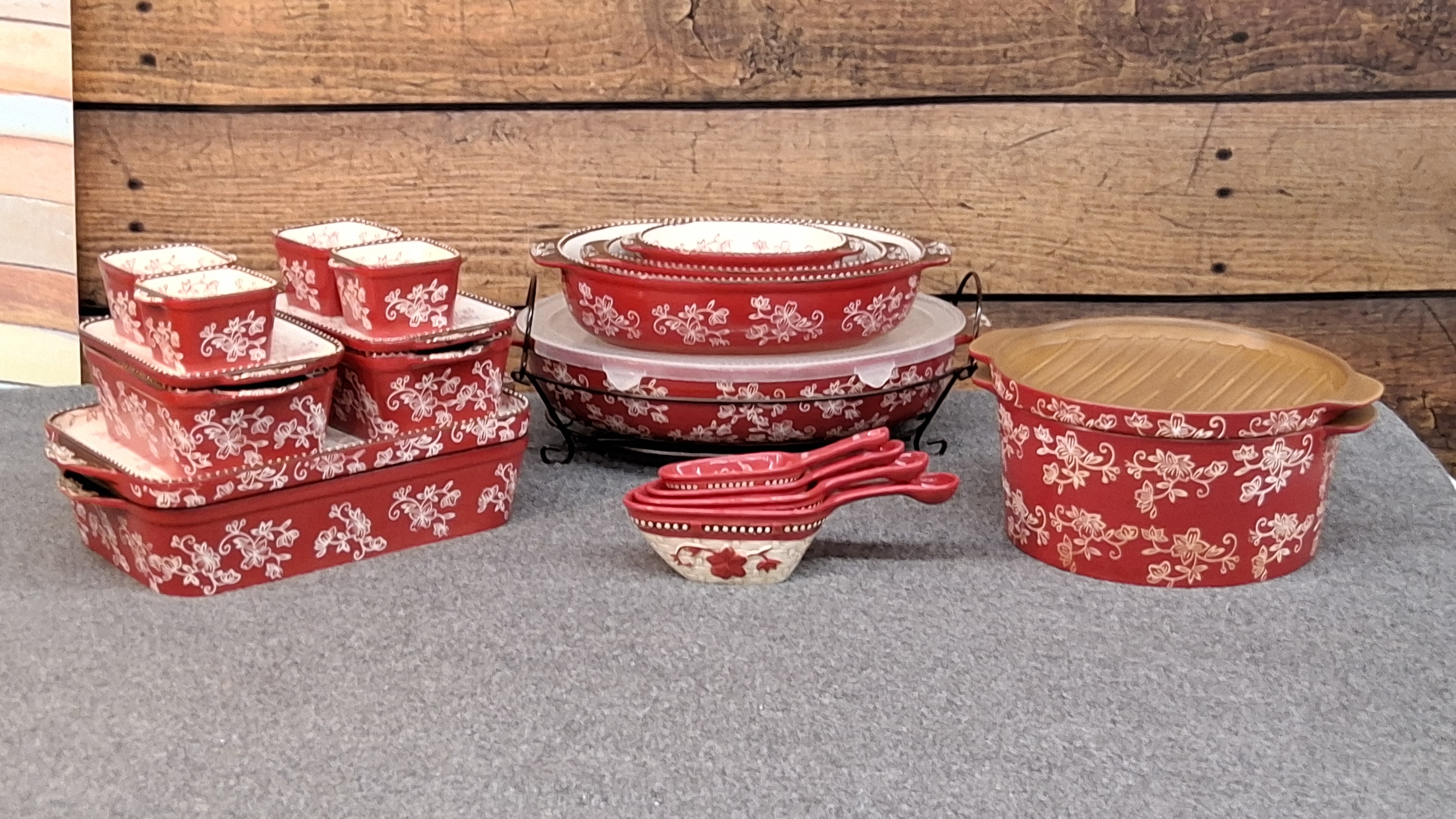 22 Piece Temp-tations Floral Lace Red Bakeware & Serving Set – Stoneware