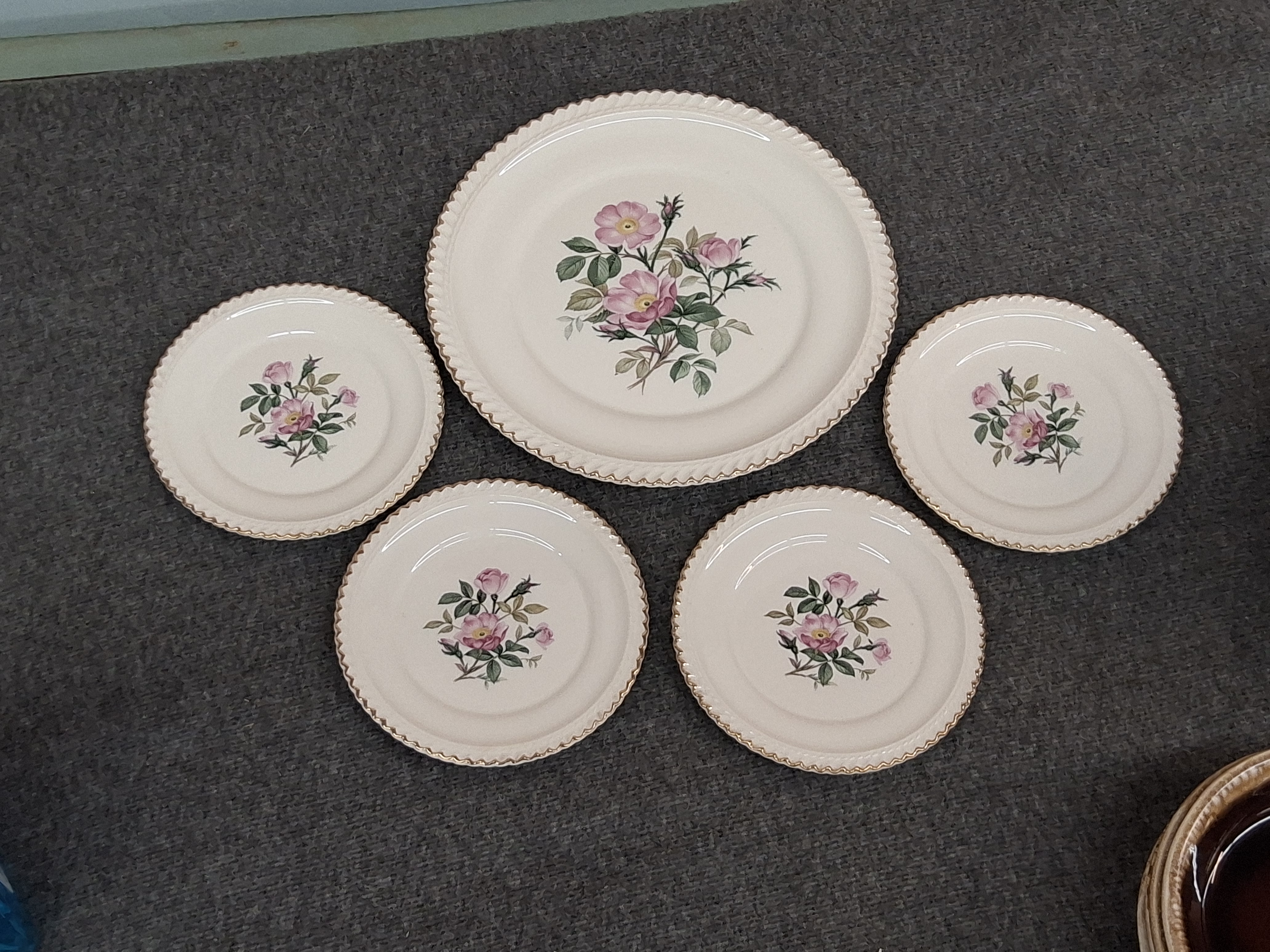Harker Pottery 22K Gold Rose Plate Set (5pc)